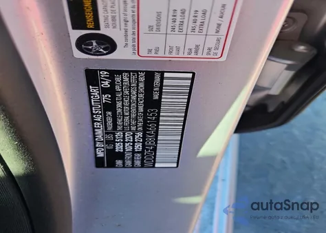 2019 Mercedes-Benz E 300 z USA, uszkodzony, nr VIN WDDZF4JB8KA661453